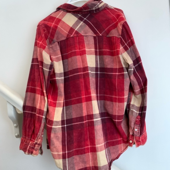 Long sleeve Red flannel. Style: light wash - Picture 3 of 3